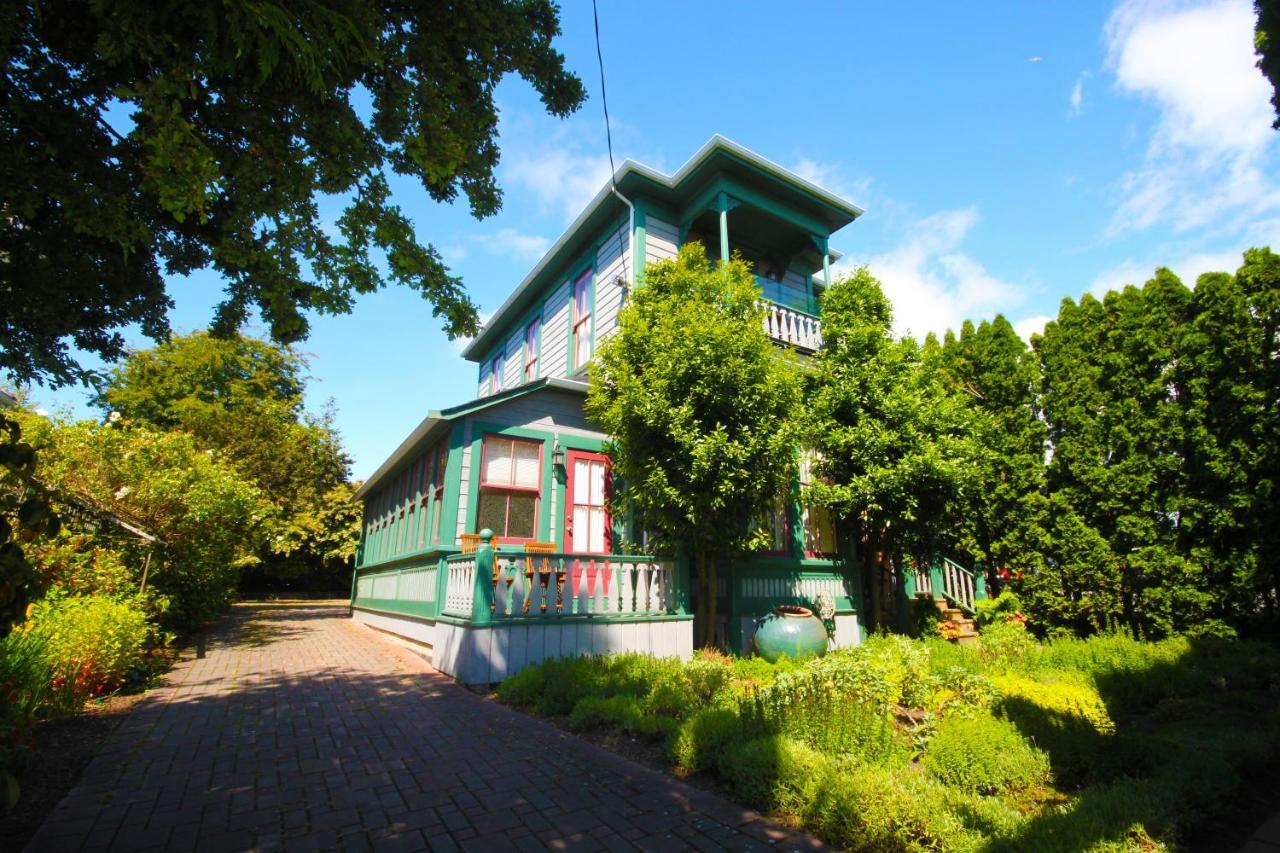 Spinnakers Gastro Brewpub & Guesthouses Victoria Buitenkant foto