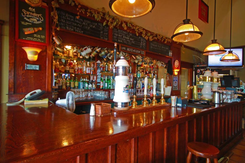 Spinnakers Gastro Brewpub & Guesthouses Victoria Buitenkant foto